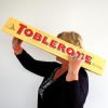 Toblerone XXL gevuld met 48 mini's